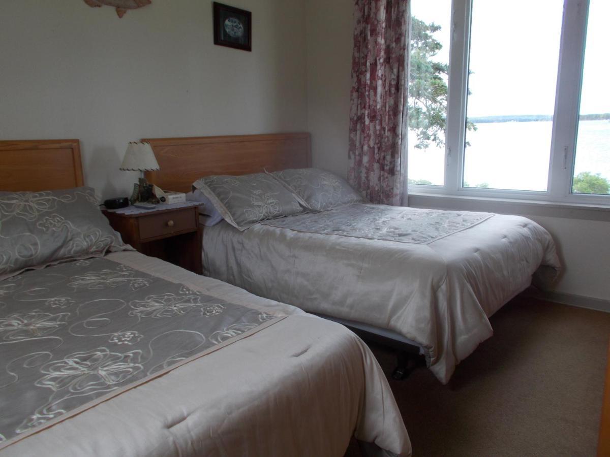 Lily Front Motel & Cottages Lunenburg Habitación foto
