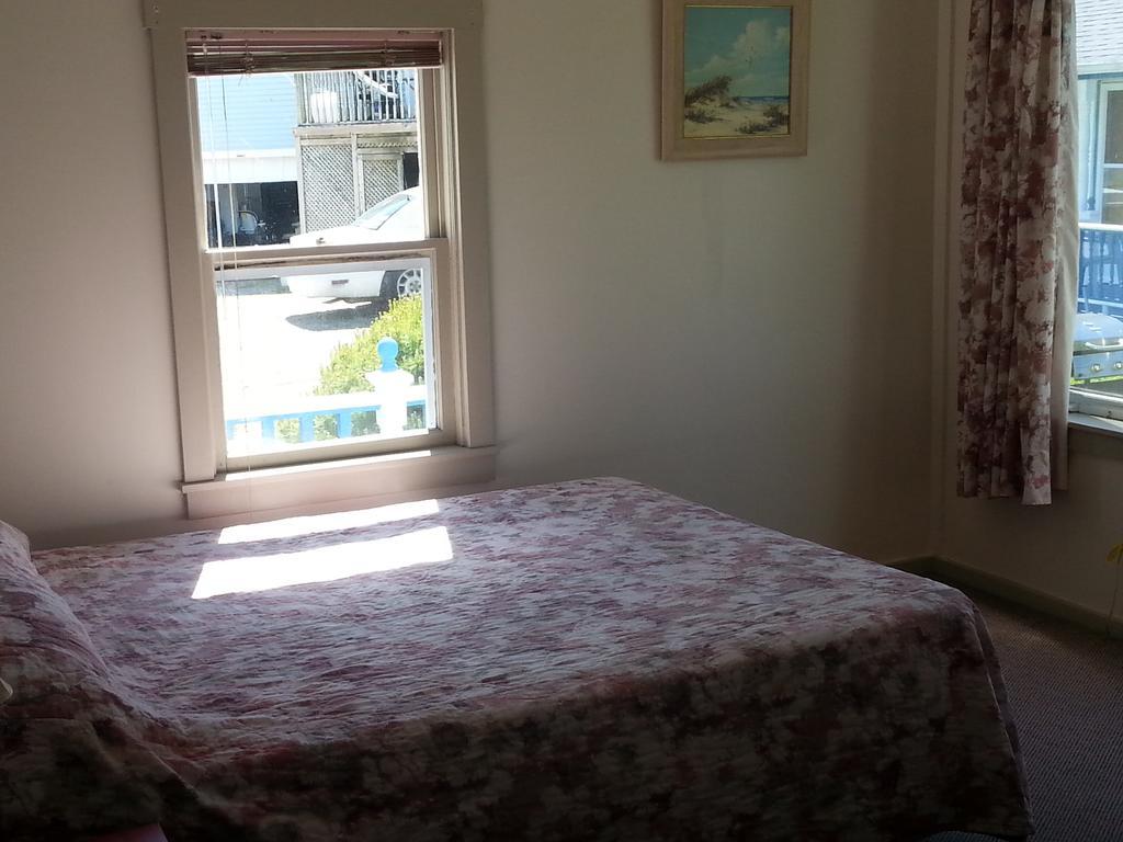Lily Front Motel & Cottages Lunenburg Habitación foto
