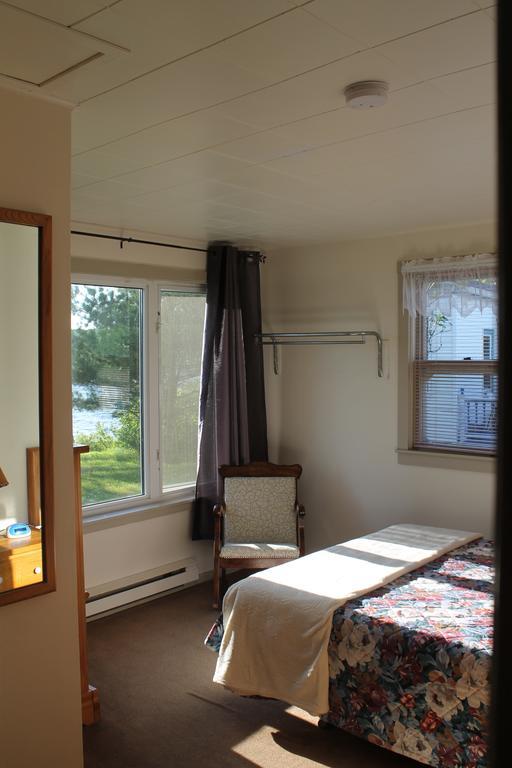 Lily Front Motel & Cottages Lunenburg Habitación foto